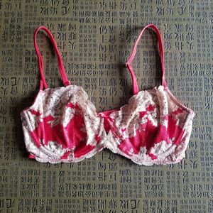 Victoria's Secrer 38D Red and Gold Unlined Bra